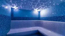 Poreallas suihkuilla